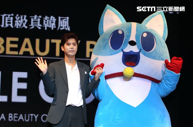 韓星SS301金奎鐘為「韓魅力」活動來台站台。（記者邱榮吉/攝影）