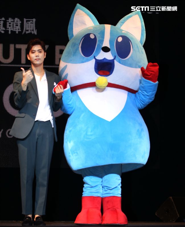 韓星SS301金奎鐘為「韓魅力」活動來台站台。（記者邱榮吉/攝影）