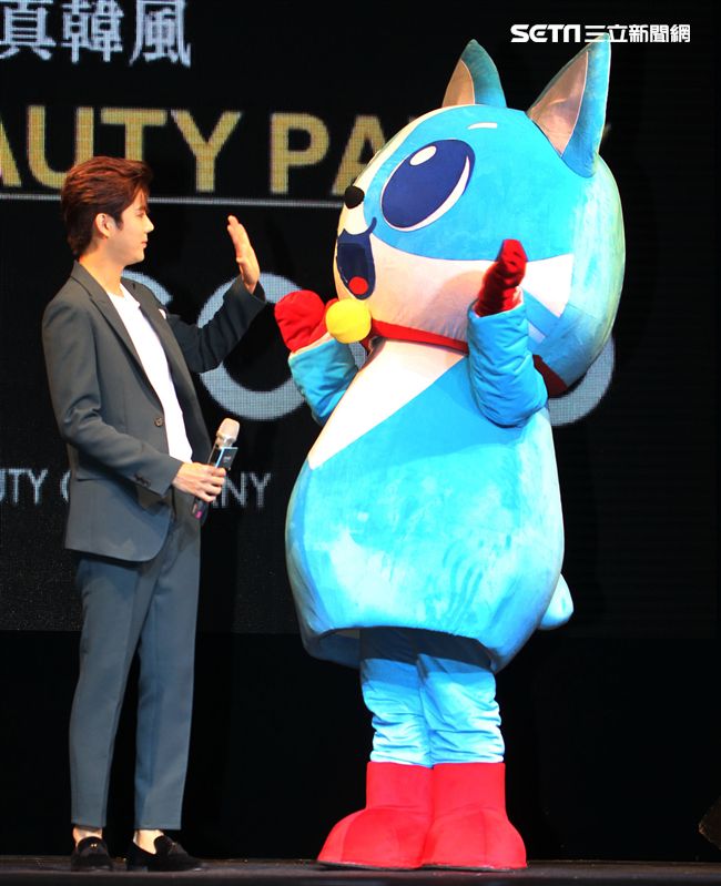 韓星SS301金奎鐘為「韓魅力」活動來台站台。（記者邱榮吉/攝影）