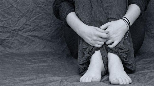 人妻擦地摔下樓　婆竟怒瞧：還偷懶？