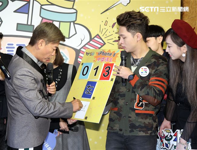 吳宗憲出席好玩網站開站掛牌儀式。（記者邱榮吉/攝影）