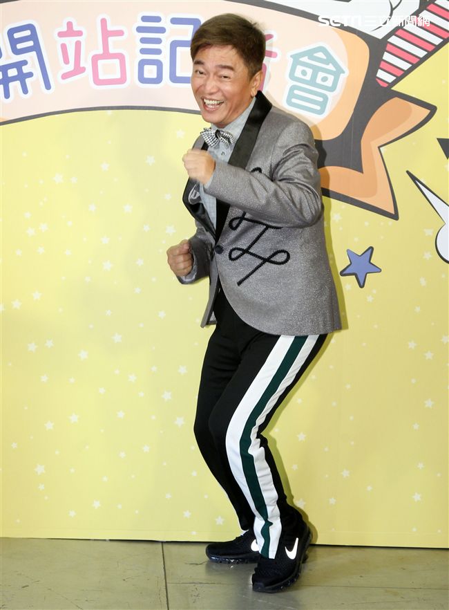 吳宗憲出席好玩網站開站掛牌儀式。（記者邱榮吉/攝影）