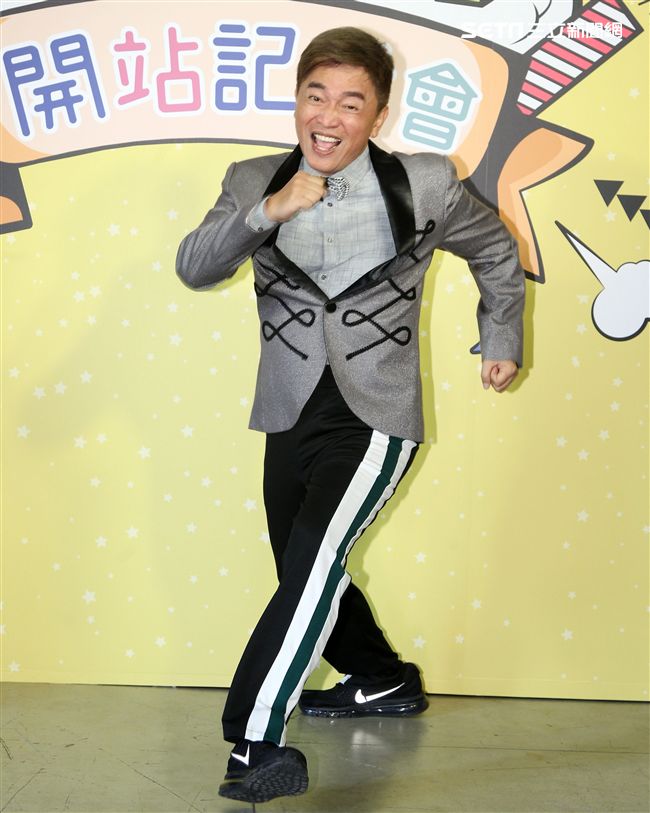 吳宗憲出席好玩網站開站掛牌儀式。（記者邱榮吉/攝影）