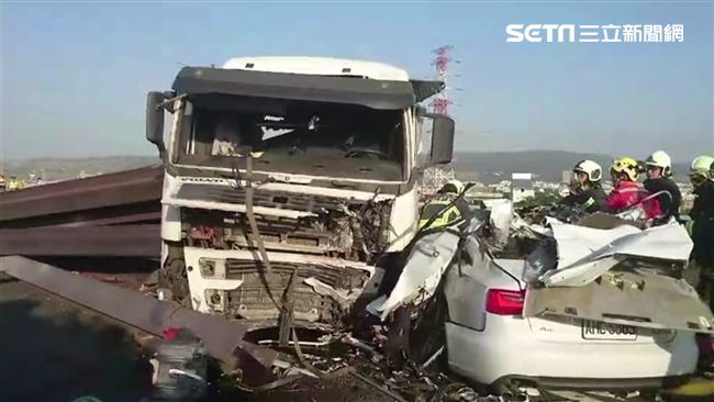 國三聯結車爆胎釀3死1傷　影片曝光