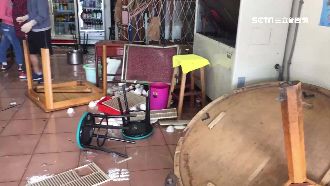 叫號順序爆衝突　男持棒砸店網美驚嚇