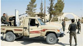 伊斯蘭國（IS）在蓋爾亞廷鎮殺害了128位居民。（圖／翻攝Breitbart News）