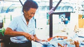 10元阿嬤,莊朱玉女／翻攝自高雄市政府高雄畫刊