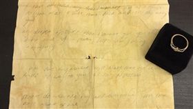 英國,古董商,情書,鑽戒,戒指,戰爭,定情物（圖／翻攝自loveantiques.com）https://www.loveantiques.com/blog/2017/10/Engagement-ring-mystery