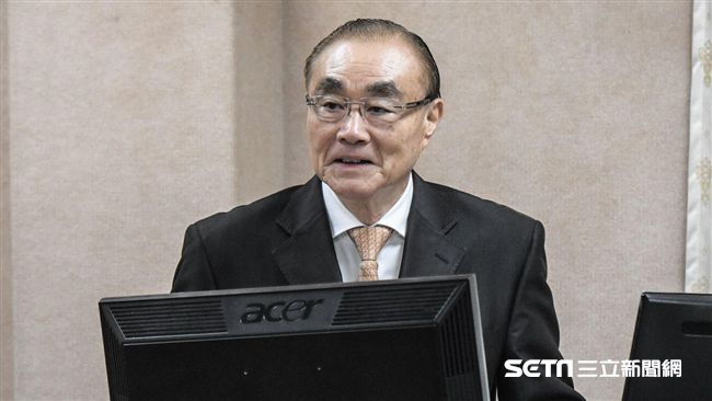 馮世寬爆粗口　網友力挺：罵得好啊！