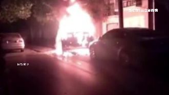 迎新車放鞭炮　百萬BMW慘燒成廢鐵