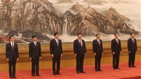 16:9
中共新一屆常委亮相（1）中共19大專題中共第19屆中央委員會第一次全體會議（1中全會）新選出的中央政治局常委，中共總書記習近平（中）與常委韓正（左起）、王滬寧、栗戰書、李克強、汪洋、趙樂際和媒體見面。中央社記者吳家昇攝  106年10月25日