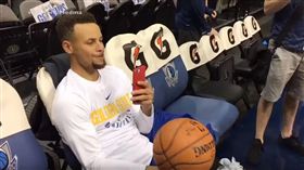 柯瑞坐板凳飆3分球_https://www.youtube.com/watch?v=BiMOs2HqvkA