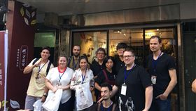 世界各國網紅來台吃美食，世大運跆拳道爆紅女選手莎曼瑞，西班牙籍網紅黑素斯。