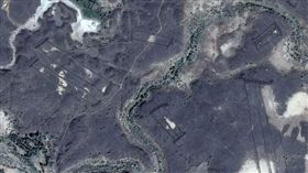 谷歌地圖拍下沙烏地阿拉伯沙漠的神秘石頭建築。（圖／翻攝自《Independent》）