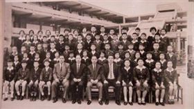 總統蔡英文在臉書發文並PO出國小畢業照回憶老師。(翻攝蔡英文臉書)