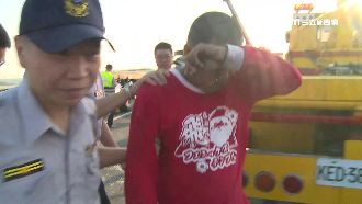 離譜拖板車司機害命　無照又超載8噸