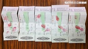 葉男借10萬元買毒，事後卻還不出錢，遭廖姓債主押走談判，最後簽下5張2萬元本票，由於事發地點在捷運松山站，警方獲報後循線追查，順利逮獲廖男等人，訊後依妨害自由等罪送辦（翻攝畫面）