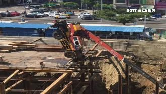 工人跌20m地基　香港醫師熱心救人