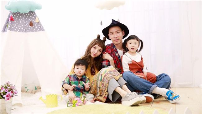 載4歲女忘開車燈！張菲媳婦秒變三寶