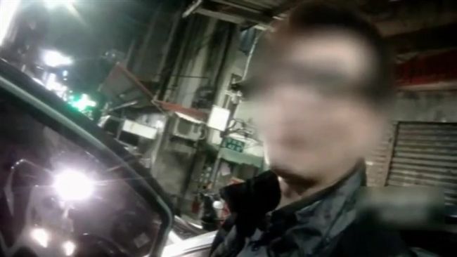 臨停遭盤查竟拔槍　警及時奪槍壓制