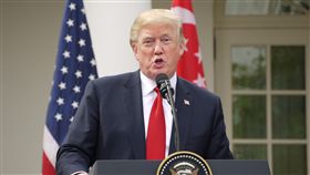 川普讚新加坡  重法治與貿易互惠美國總統川普23日兩度強調，當他談到貿易，最重視「互惠」，他讚賞新加坡的公平貿易與重法治精神。中央社記者鄭崇生華盛頓攝  106年10月24日