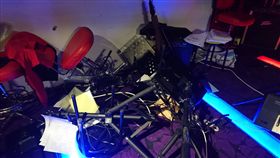 滿男教唆小弟到王男的卡拉OK中砸店，並痛毆王男一頓。（圖／翻攝畫面）