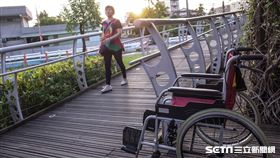 獨居老人,扶養比,人口老化,老年人,人口外移,身障,行動不便,外籍看護 圖／記者林敬旻攝