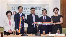 美國加州眾議員羅達倫、國民黨立委許毓仁、民進黨立委尤美女召開台灣先行亞洲第一婚姻平權記者會 圖／記者林敬旻攝