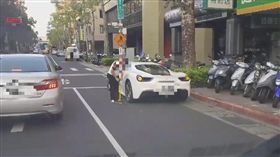 法拉利打氣(圖/翻攝自爆料公社)