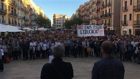 加泰隆尼亞自治區議會將在台灣今日深夜11時開會，可能單方面宣布獨立。（圖／翻攝15MBcn_int Twitter）