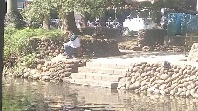 竹市護城河有釣客　網：這魚你敢吃？