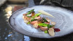 三二行館　白松露美食