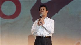 金門夢再現　陳福海深受感動金門鱟劇團「金門夢1960」重現的第2場演出6日登場，縣長陳福海（圖）深受感動；他籲請鄉親感恩、惜福，並支持在地劇團，大家都來說金門的故事。中央社記者黃慧敏攝　106年10月6日