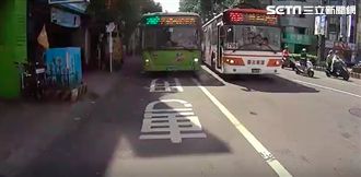 路你家的？兩公車竟併排擴音器吵架！