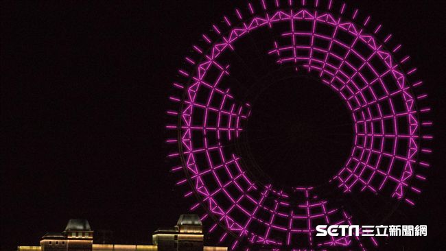 萬聖節搞怪燈光秀　巫婆躍上摩天輪