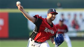 桃猿史博威先發對中信兄弟中華職棒Lamigo桃猿隊7日晚間在桃園主場面對來訪的中信兄弟隊，桃猿派出洋投史博威（Zeke Spruill）（圖）擔任先發投手。中央社記者張新偉攝　106年10月7日