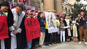 RCA員工關懷協會、工殤協會在高院前開記者會。潘千詩 攝