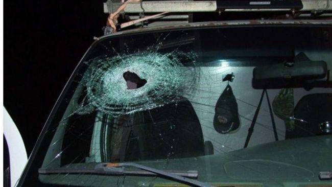 5屁孩拿石丟車　砸死人還爽吃麥當勞