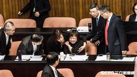 行政院交通環境資源處處長陳盈蓉突然疑似中邪 圖／記者林敬旻攝