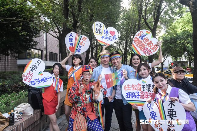 第15屆同志大遊行，不少遊行民眾都發揮創意，盛裝打扮。（圖／記者林敬旻攝影）