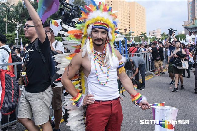 第15屆同志大遊行，不少遊行民眾都發揮創意，盛裝打扮。（圖／記者林敬旻攝影）