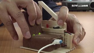 轎車開門釀禍！裝警示器防再撞機車