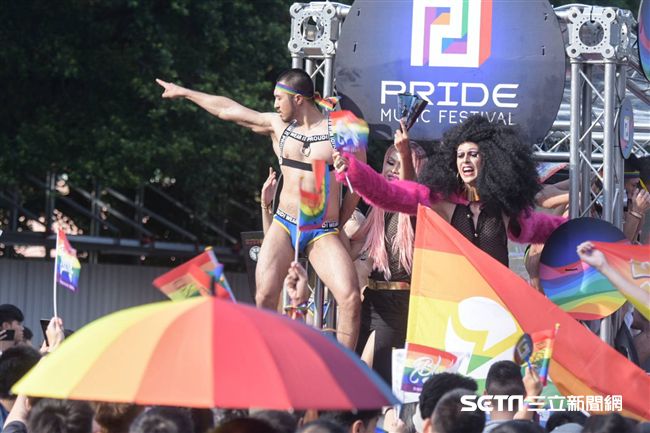 第15屆同志大遊行，不少遊行民眾都發揮創意，盛裝打扮。（圖／記者林敬旻攝影）