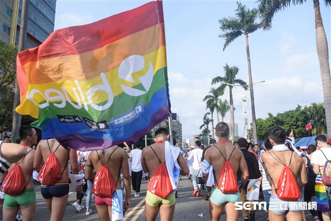 第15屆同志遊行　12萬人讓彩虹飛揚