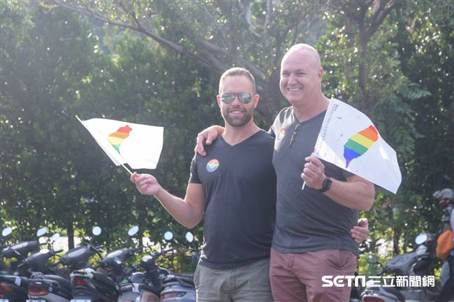 第15屆同志大遊行超過12萬人次參加，也有來自全球各地20個同志團體聲援。（圖／記者林敬旻攝影）