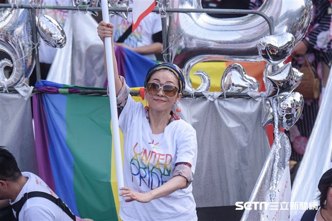 日本歌手米希亞也現身遊行隊伍，為同志權益發聲。 （圖／記者林敬旻攝影）