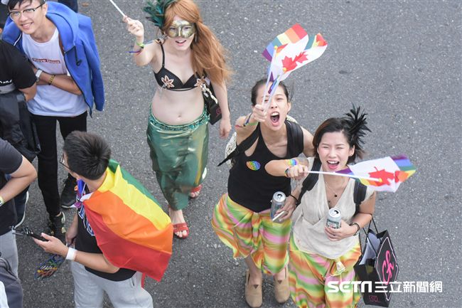 第15屆同志大遊行，不少遊行民眾都發揮創意，盛裝打扮。（圖／記者林敬旻攝影）