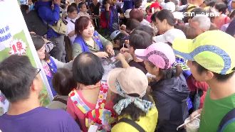 電動機車、電視免費抽　為摸彩爆衝突