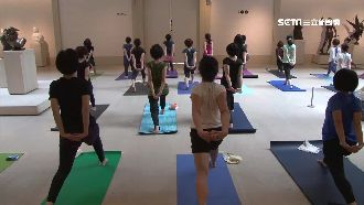 顛覆印象！奇美博物館開放「練瑜珈」
