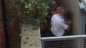 英國,赫爾市,Hull,活春宮,野戰,吸菸區,保全,就業中心
（圖／翻攝自太陽報）